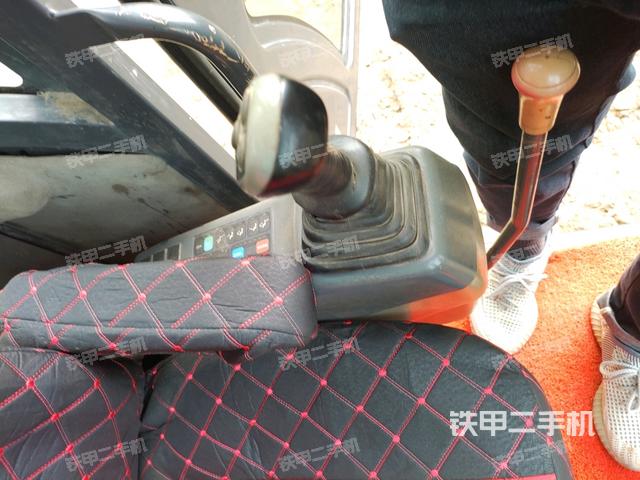 座椅左側(cè)控制臺/音響/含左手柄（駕駛室部分）