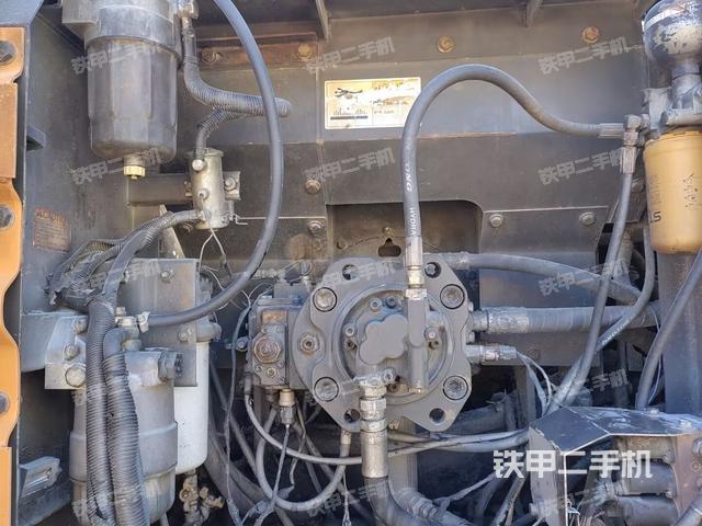 液壓泵艙室正面整體（整機(jī)外觀）