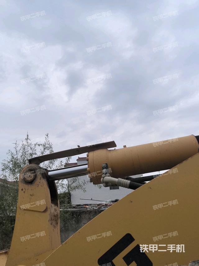 鏟斗油缸側(cè)面（工作裝置）