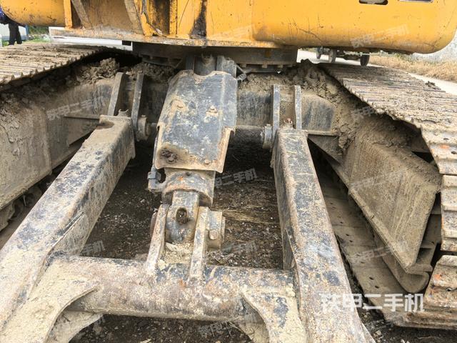 轉(zhuǎn)盤和下車架正前（工作和回轉(zhuǎn)裝置）