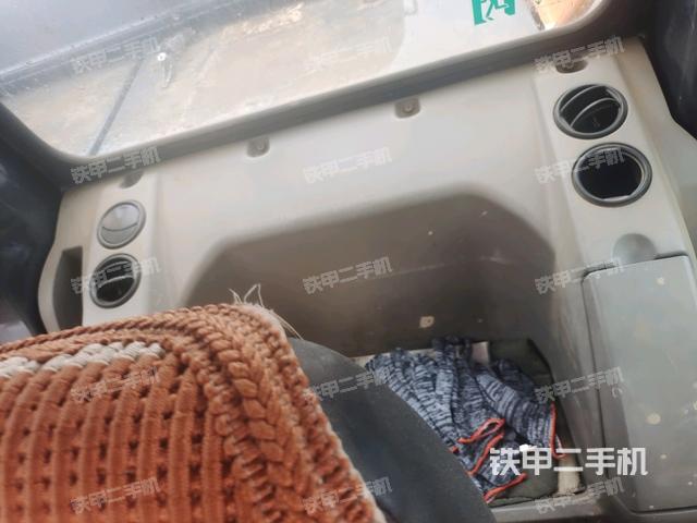 左后方玻璃角標（駕駛室部分）