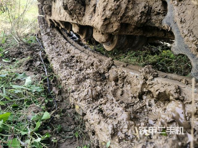 右侧行走马达盖板（行走机构）