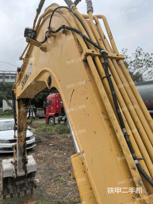 大臂背部俯視（工作和回轉(zhuǎn)裝置）