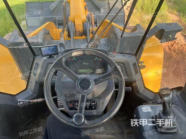 駕駛室工作臺（整機外觀及大件）