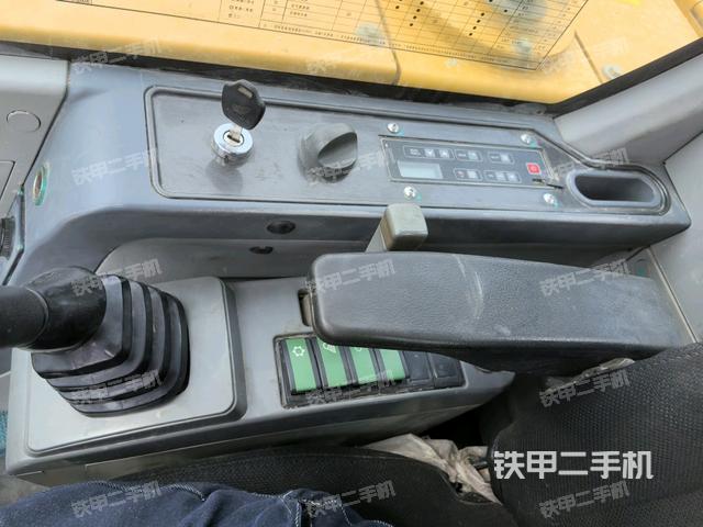 座椅右側(cè)控制臺/鑰匙門/油門/含右手柄（駕駛室部分）