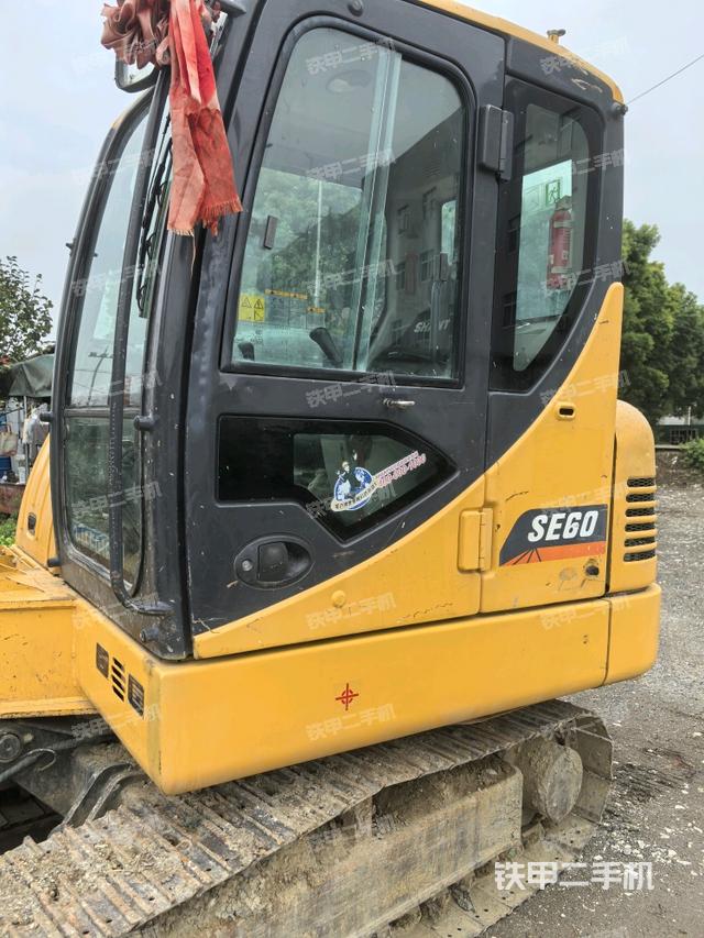 ?駕駛室正側(cè)（駕駛室部分）