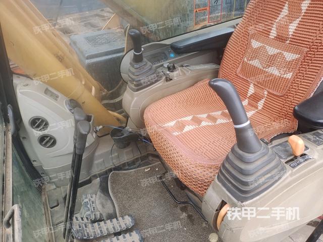 后窗玻璃角標（駕駛室部分）