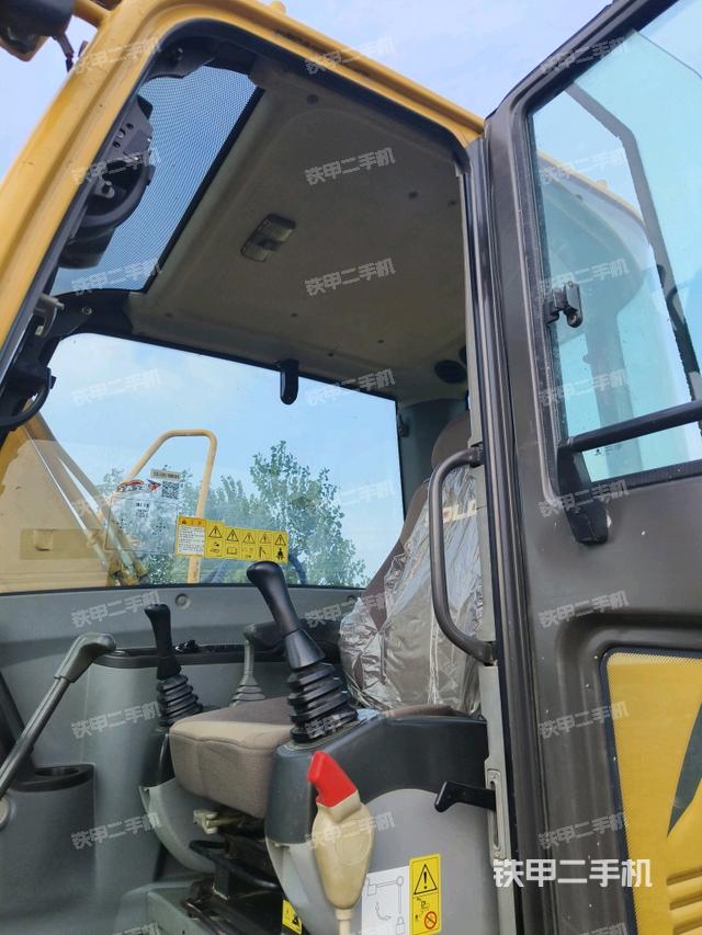 座椅左侧控制台/音响/含左手柄（驾驶室部分）