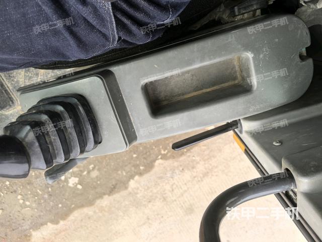 座椅左側(cè)控制臺/音響/含左手柄（駕駛室部分）