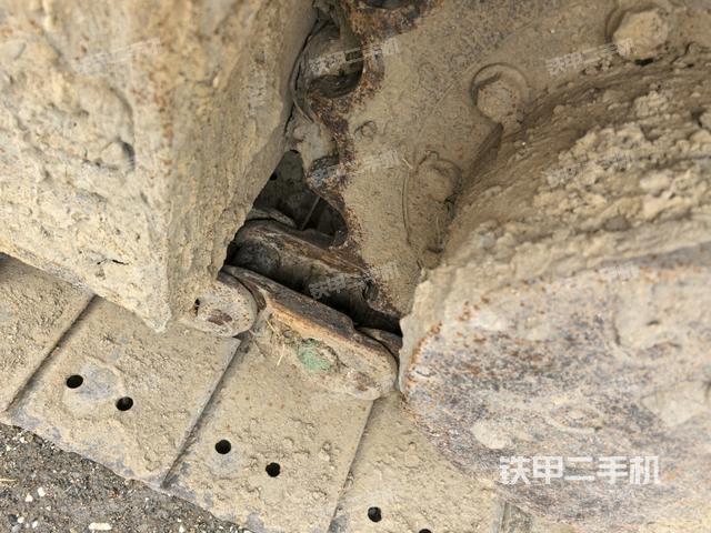 右驅(qū)動輪（行走機(jī)構(gòu)）