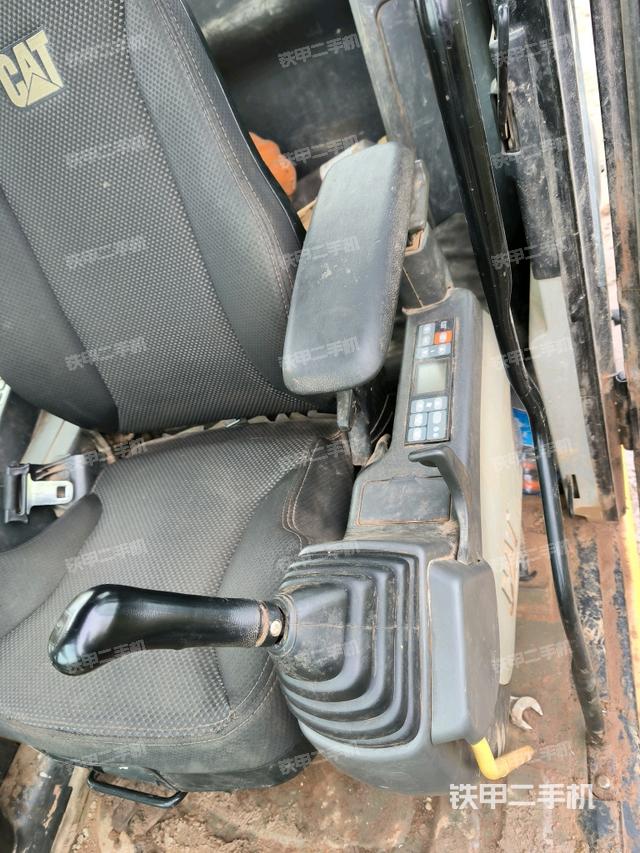 座椅左侧控制台/音响/含左手柄（驾驶室部分）