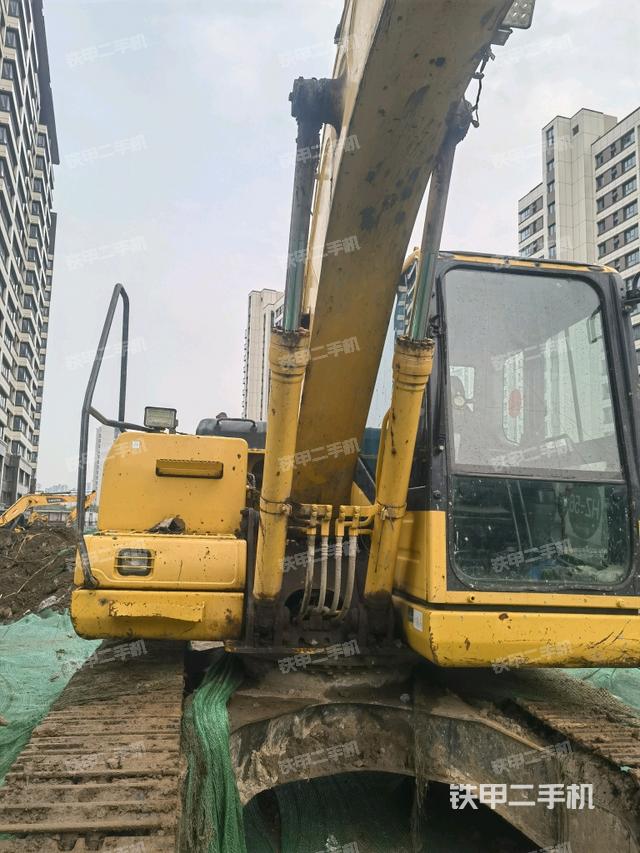 大臂油缸整體?豎拍(工作和回轉(zhuǎn)裝置) 大臂油缸整體?豎拍(工作和回轉(zhuǎn)裝置)