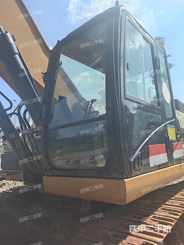 駕駛室整體（整機外觀）