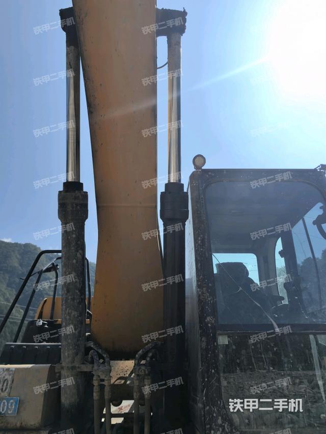 大臂油缸整體?豎拍（工作和回轉(zhuǎn)裝置）