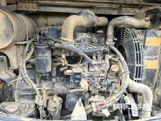 發(fā)動(dòng)機(jī)室（上車部件）