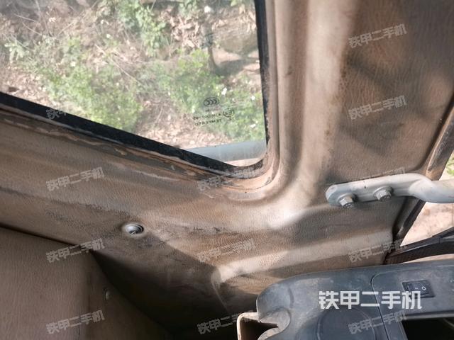 左后方玻璃角標(biāo)（駕駛室部分）