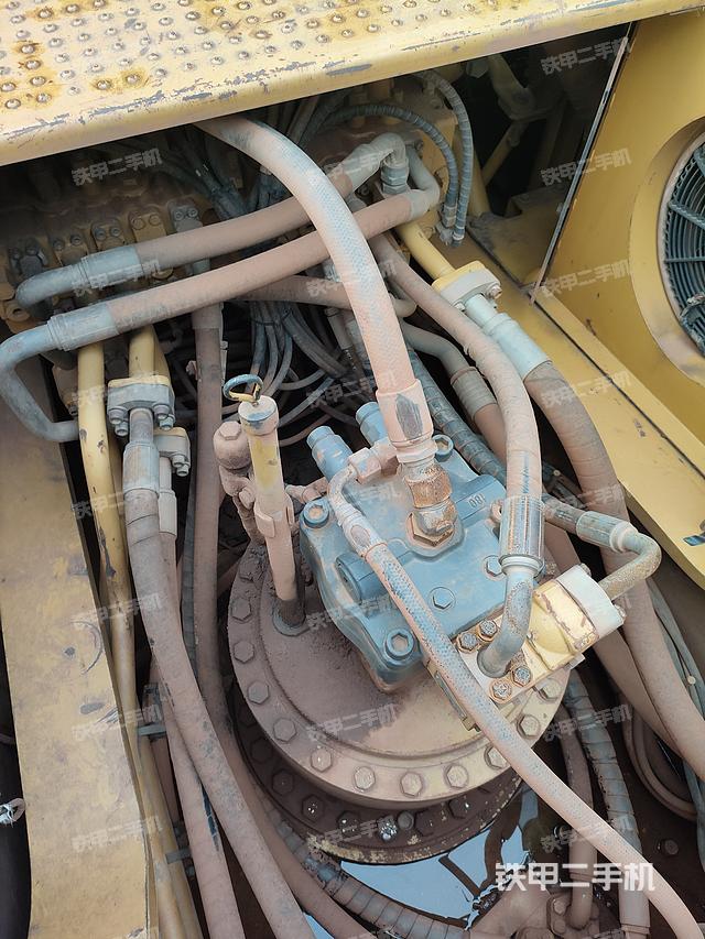 回轉(zhuǎn)馬達和主控閥（整機外觀）