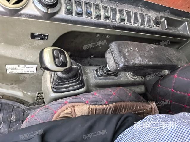 座椅左側(cè)控制臺(tái)/音響/含左手柄（駕駛室部分）