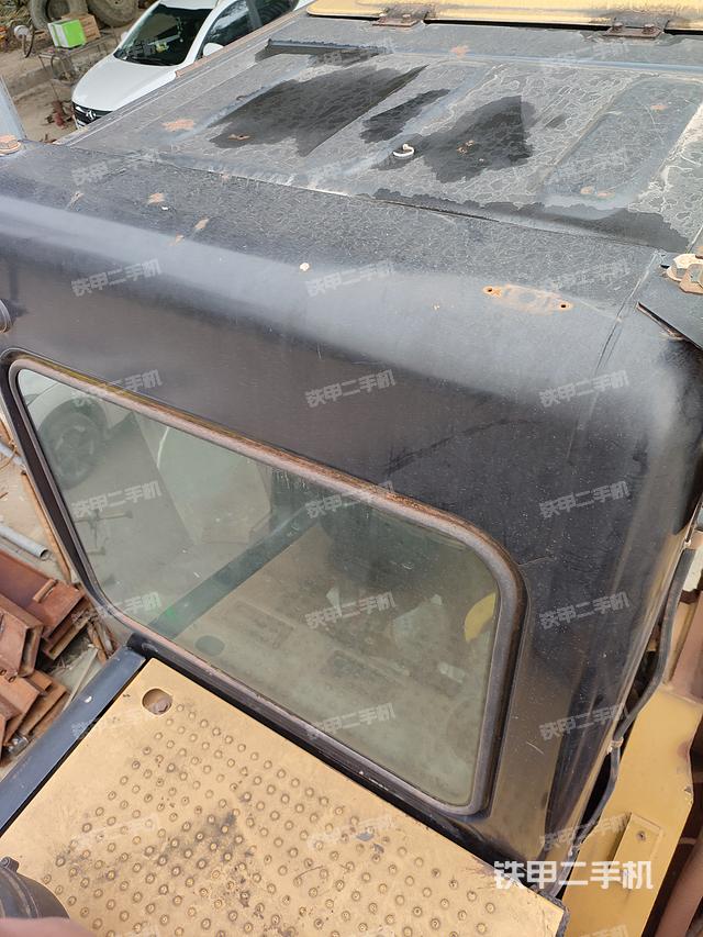 駕駛室頂部（整機外觀）