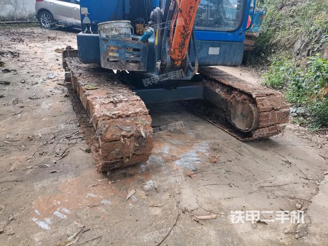 轉(zhuǎn)盤和下車架正前（工作和回轉(zhuǎn)裝置）