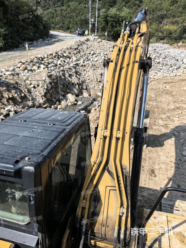 大臂背部俯視（工作和回轉(zhuǎn)裝置）