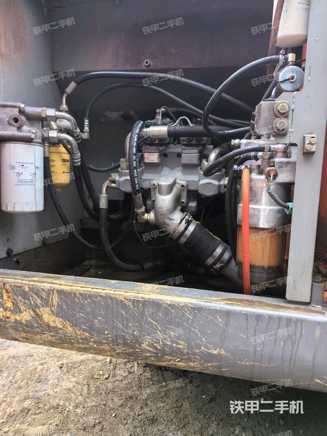 液壓泵艙室正面整體（整機(jī)外觀）