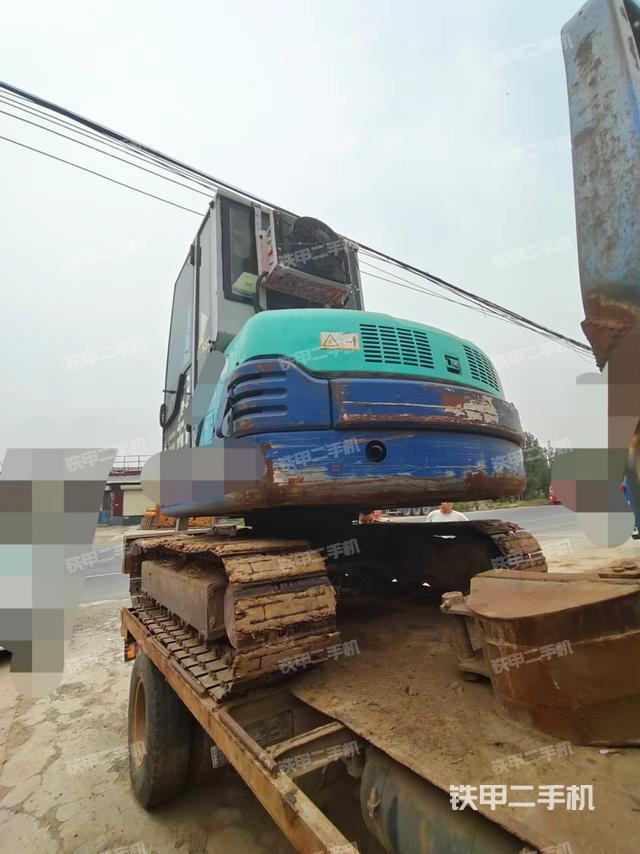 駕駛室頂部（整機(jī)外觀）