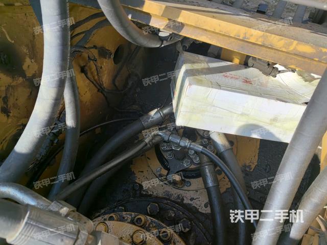 中央回轉(zhuǎn)接頭特寫（上車部件）