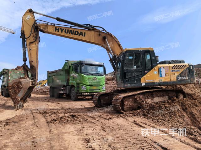 現(xiàn)代R215VS挖掘機
