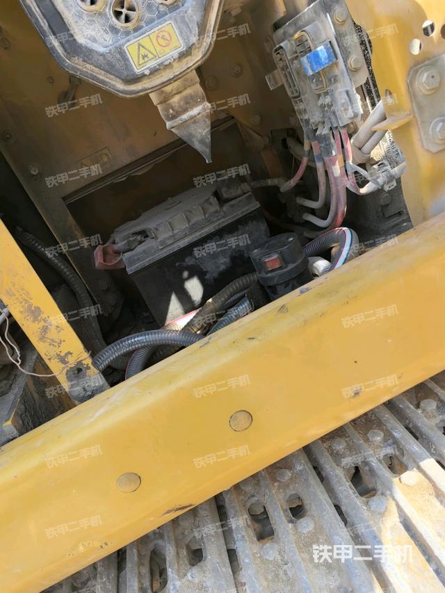 電瓶（大件艙室）