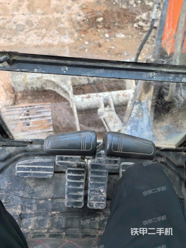 座椅右側(cè)控制臺(tái)/鑰匙門/油門/含右手柄（駕駛室部分）