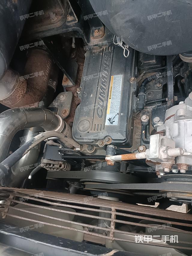 發(fā)動機右側(cè)（整機外觀及大件）