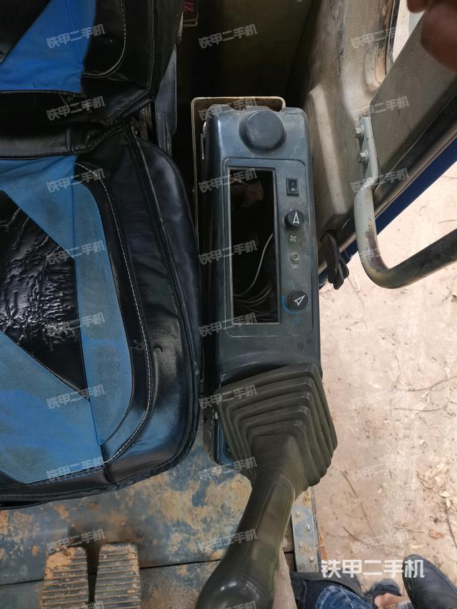 座椅左側(cè)控制臺(tái)/音響/含左手柄（駕駛室部分）