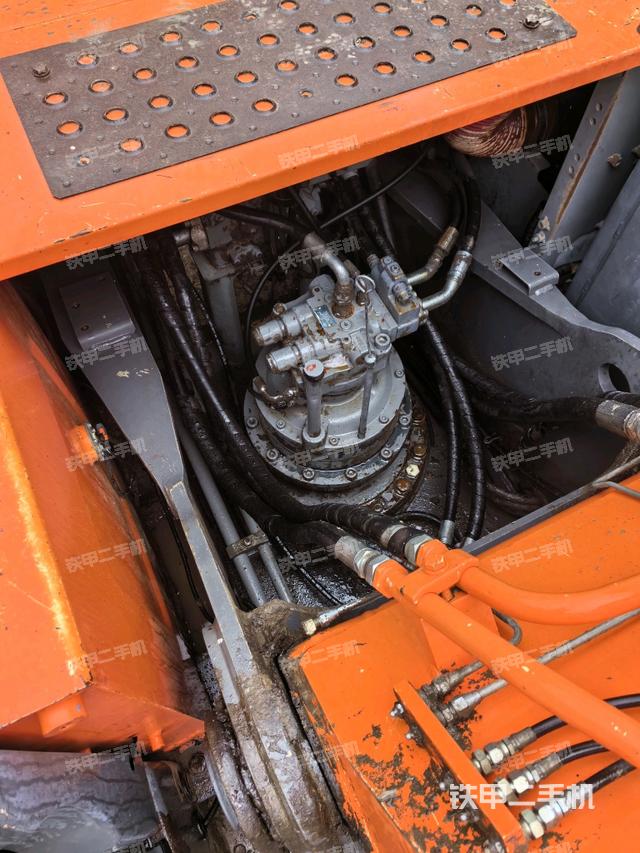 回轉(zhuǎn)馬達(dá)和主控閥（整機(jī)外觀）