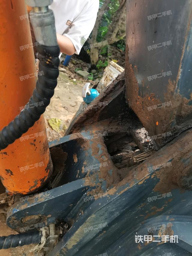 大臂根部?斜（工作和回轉(zhuǎn)裝置）