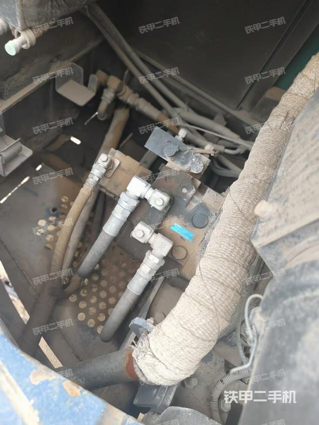 液壓泵艙室正面整體（整機(jī)外觀）