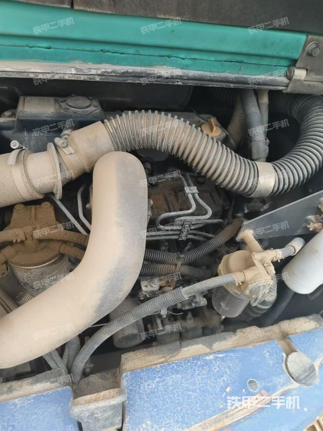 回轉(zhuǎn)馬達(dá)和主控閥（整機(jī)外觀）