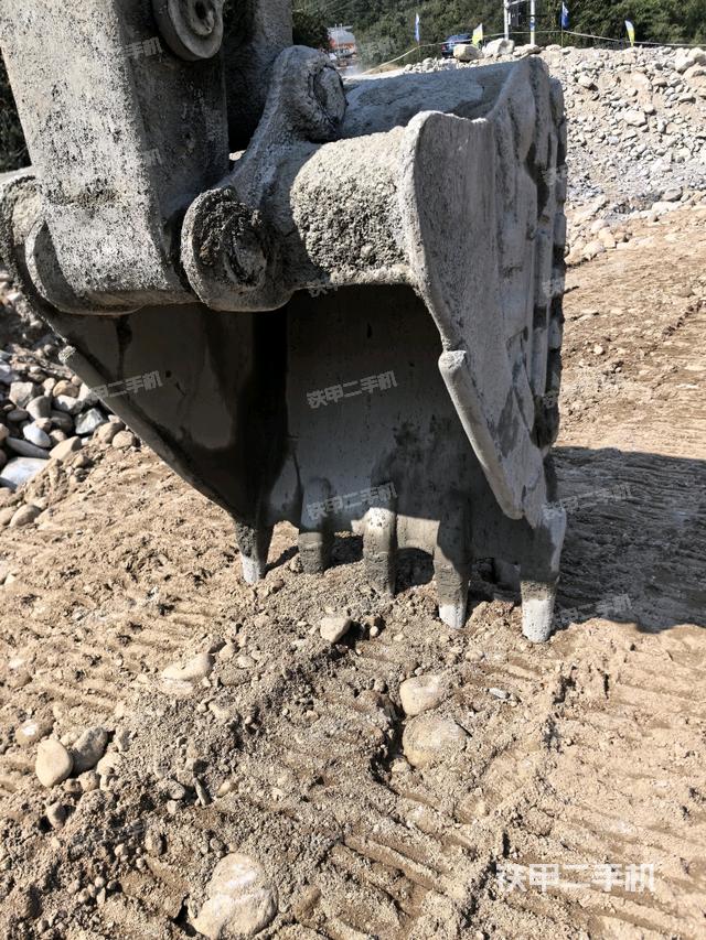 鏟斗右后整體（工作和回轉(zhuǎn)裝置）