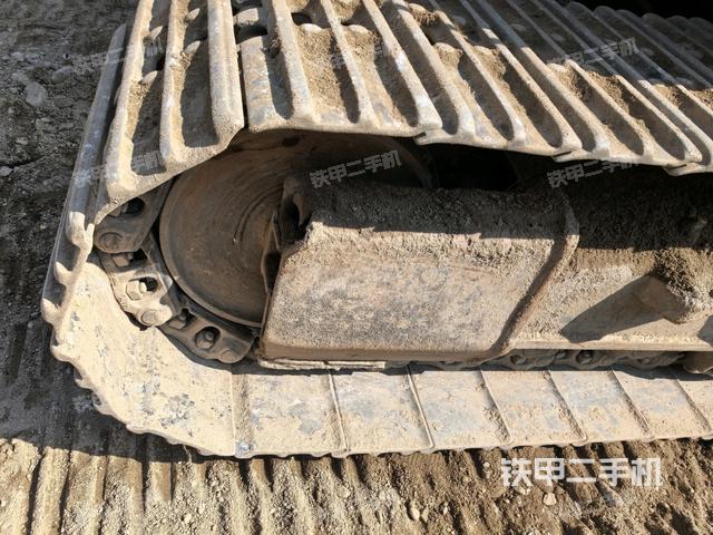 左驅(qū)動輪（行走機構(gòu)）