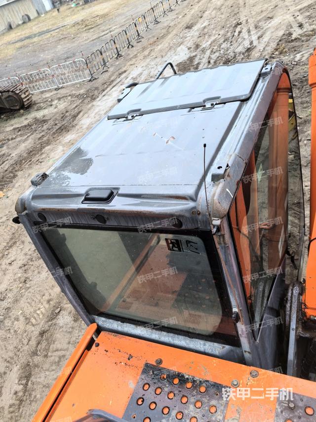 駕駛室頂部（整機(jī)外觀）