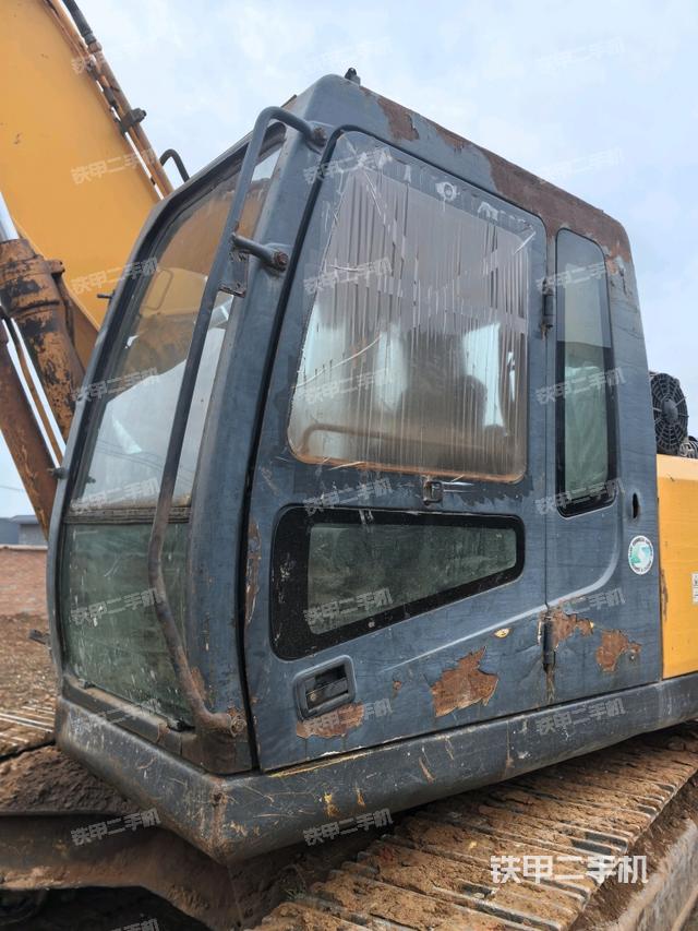 駕駛室左前45度（駕駛室部分）