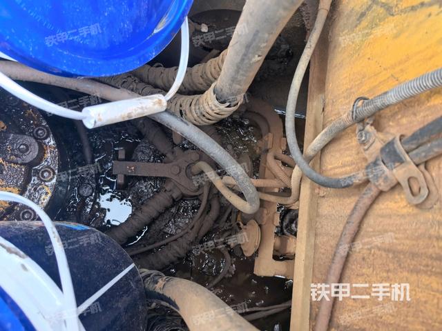 中央回轉(zhuǎn)接頭特寫（上車部件）