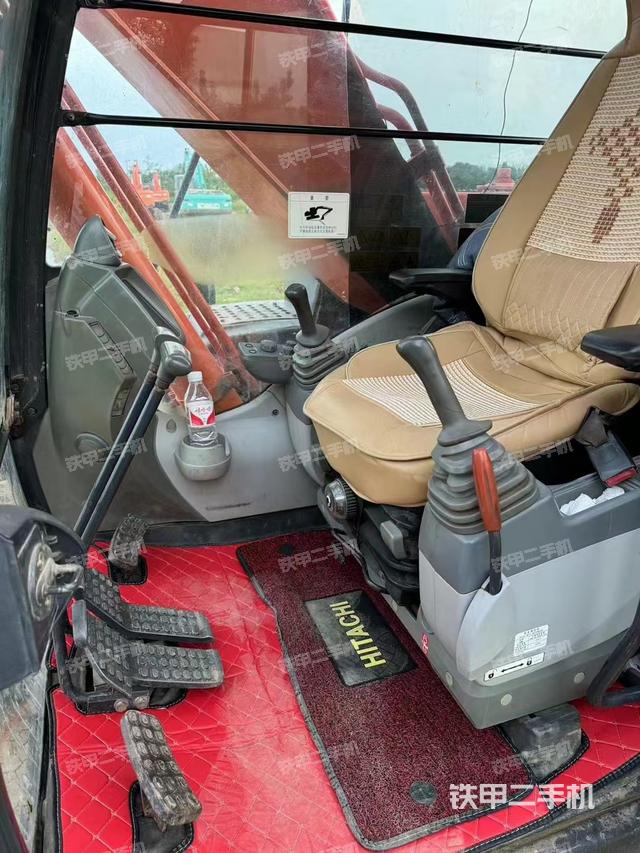 駕駛室整體（整機(jī)外觀）