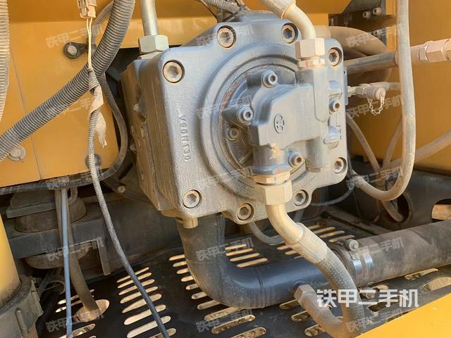 液壓泵艙室正面整體（整機(jī)外觀）