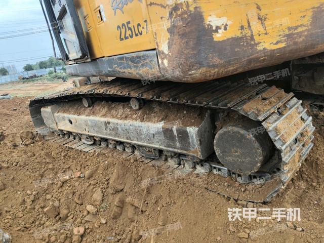 左側(cè)履帶整體?（行走機(jī)構(gòu)）