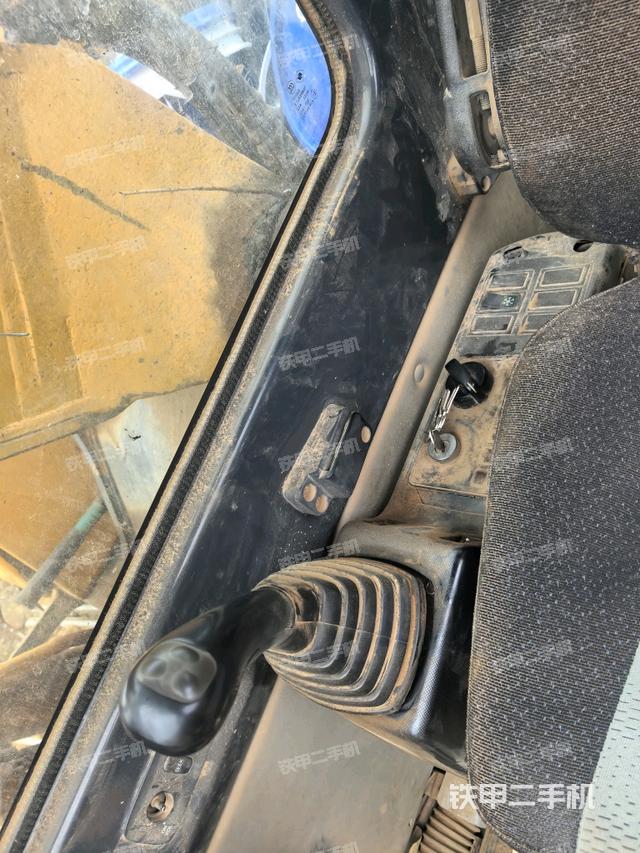 座椅右側(cè)控制臺(tái)/鑰匙門/油門/含右手柄（駕駛室部分）