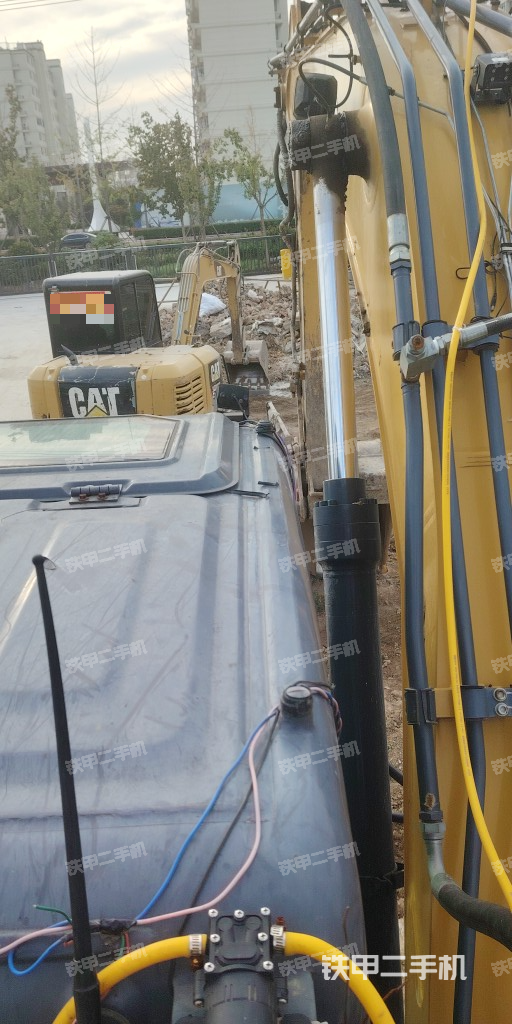 驾驶室顶部（整机外观）