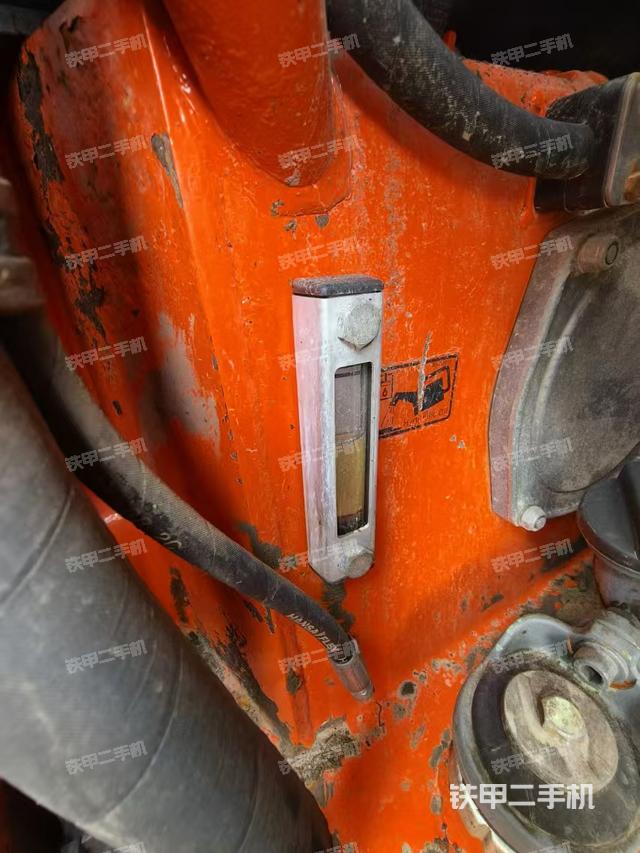 駕駛室操作臺（設(shè)備外觀及核心部件）