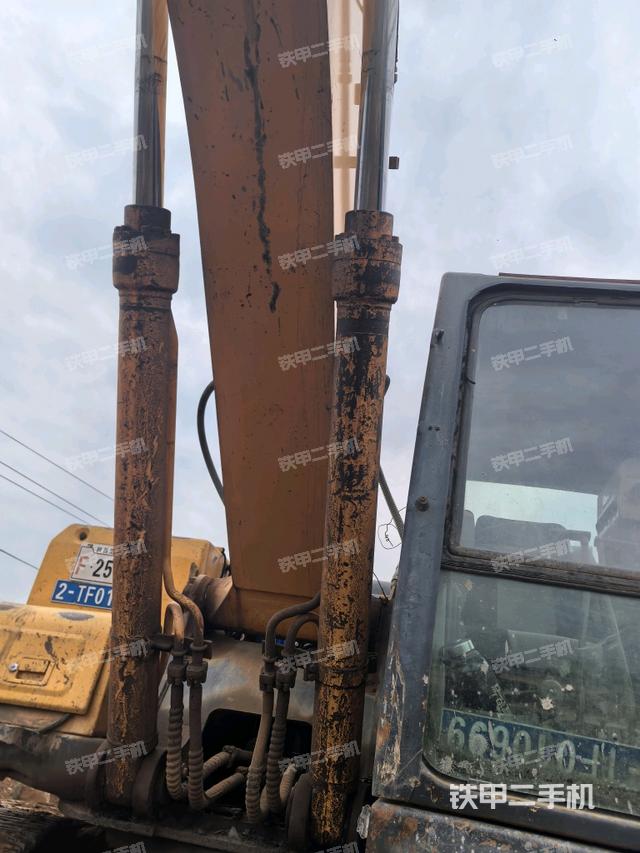 大臂油缸整體?豎拍（工作和回轉(zhuǎn)裝置）