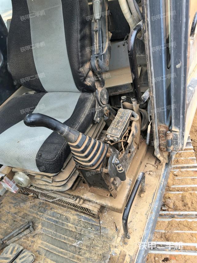 座椅左側(cè)控制臺(tái)/音響/含左手柄（駕駛室部分）